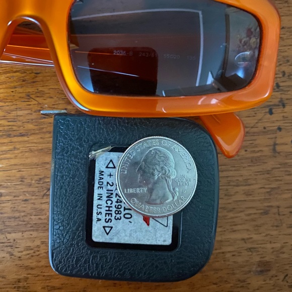 Salvatore Ferragamo Sunglasses and Case 2036-B - Picture 10 of 11